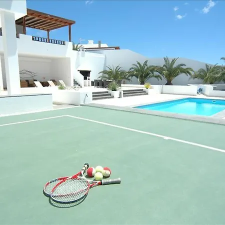 Leandra With Sea Views And A Mini Tennis Court